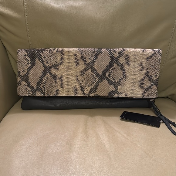 Large animal print clutch - Picture 4 of 4